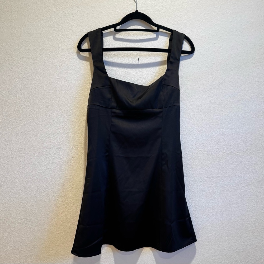 Elegant Black Sleeveless Dress